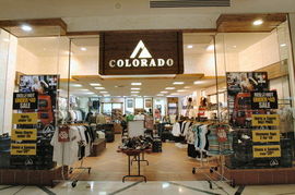 品牌服飾陳列 零售圖庫(kù)中的視覺(jué)營(yíng)銷(xiāo)藝術(shù)